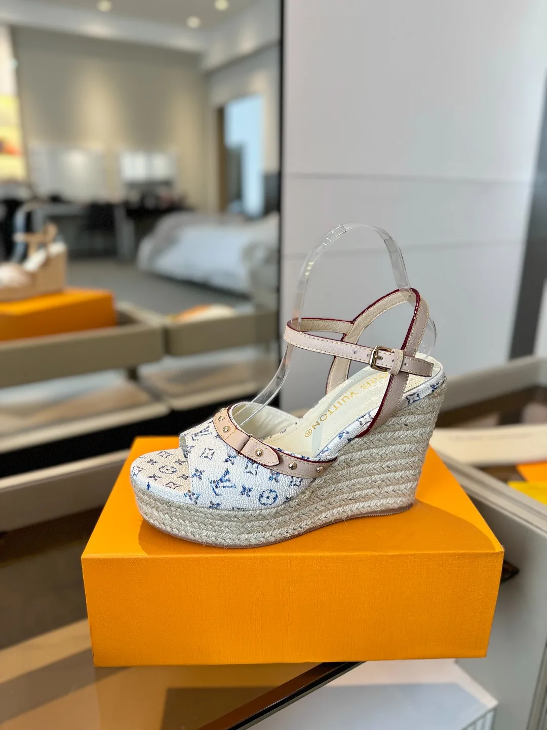 EyeCatching Louis Vuitton Sandals 611