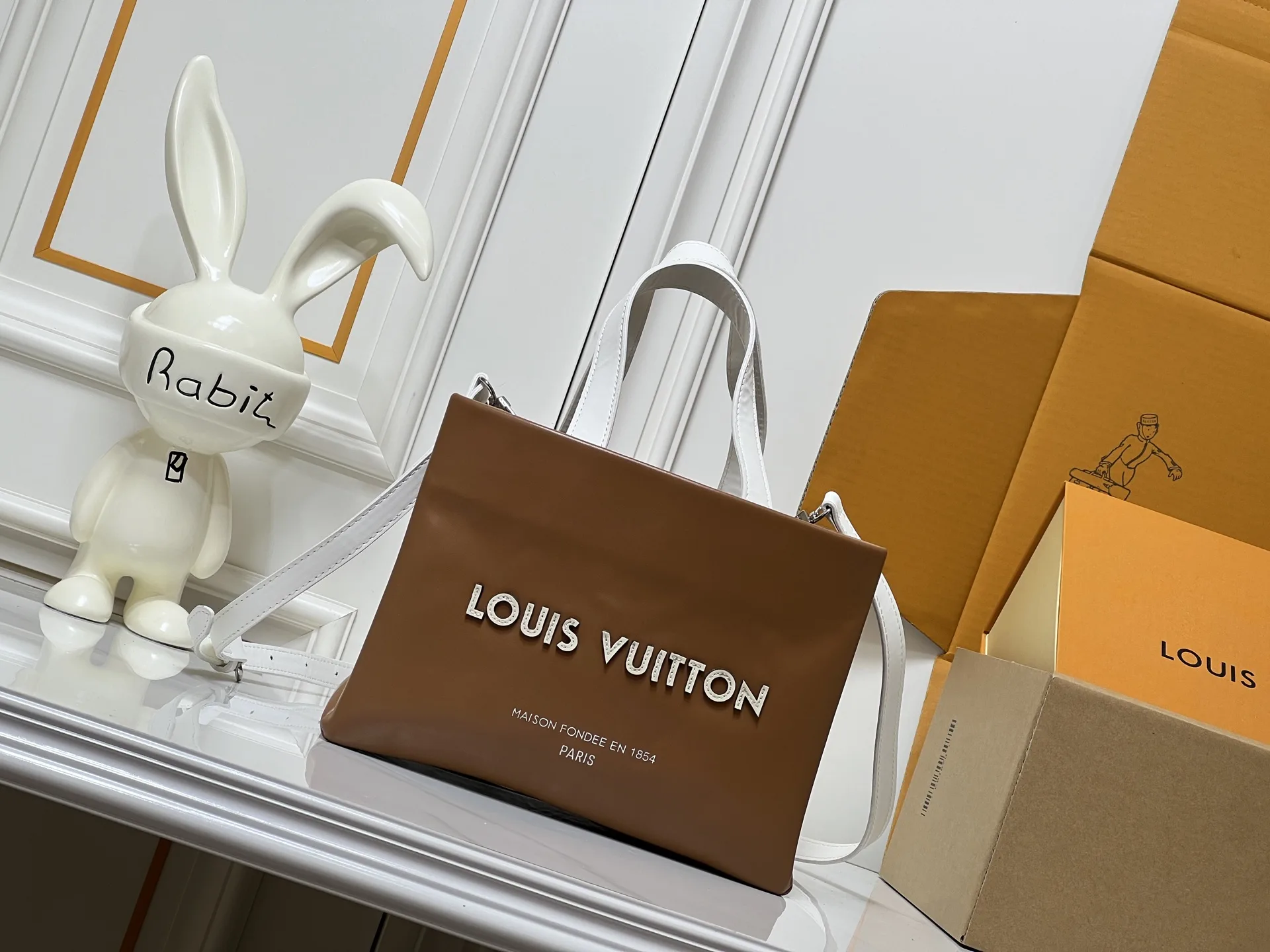 Compact Louis Vuitton Shopping Bags 635