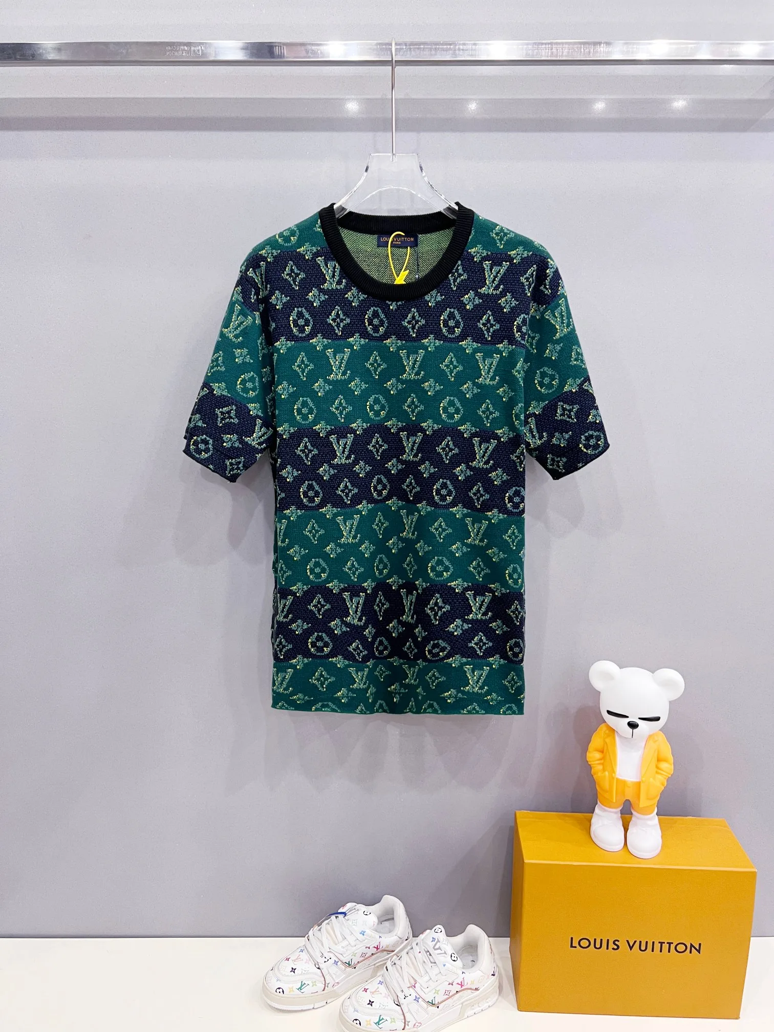 Louis Vuitton Short Sleeves Resilient 905