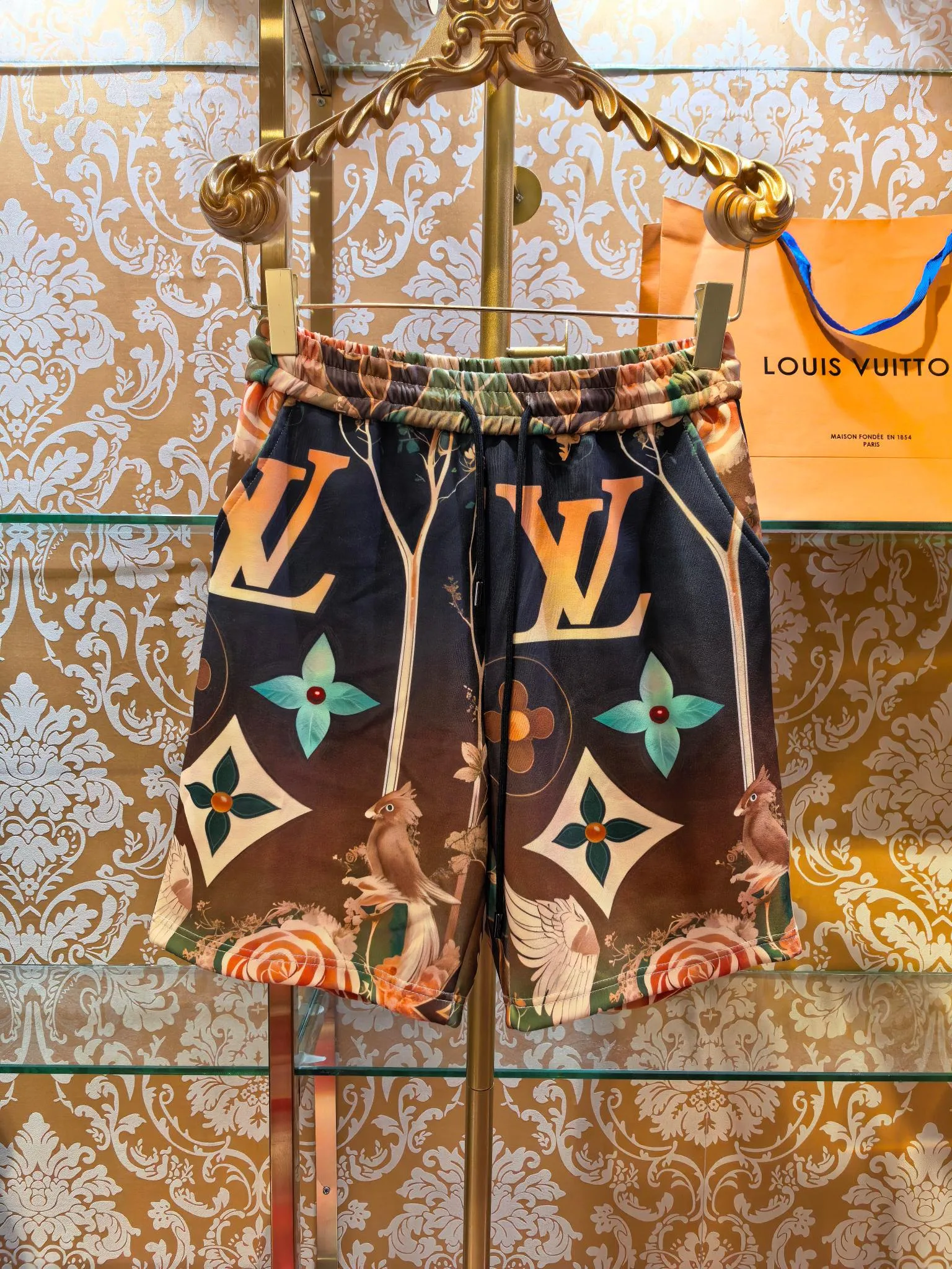 Supportive Louis Vuitton Short Sleeves 649