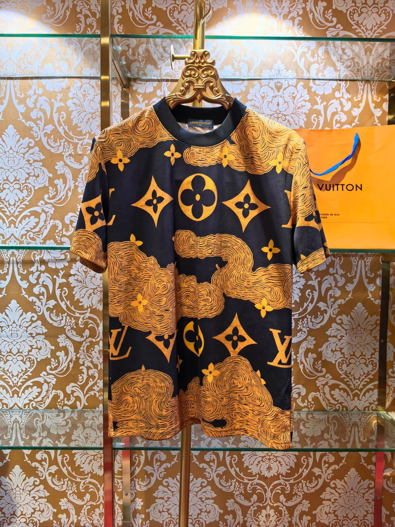 Effortless Louis Vuitton Short Sleeves 888