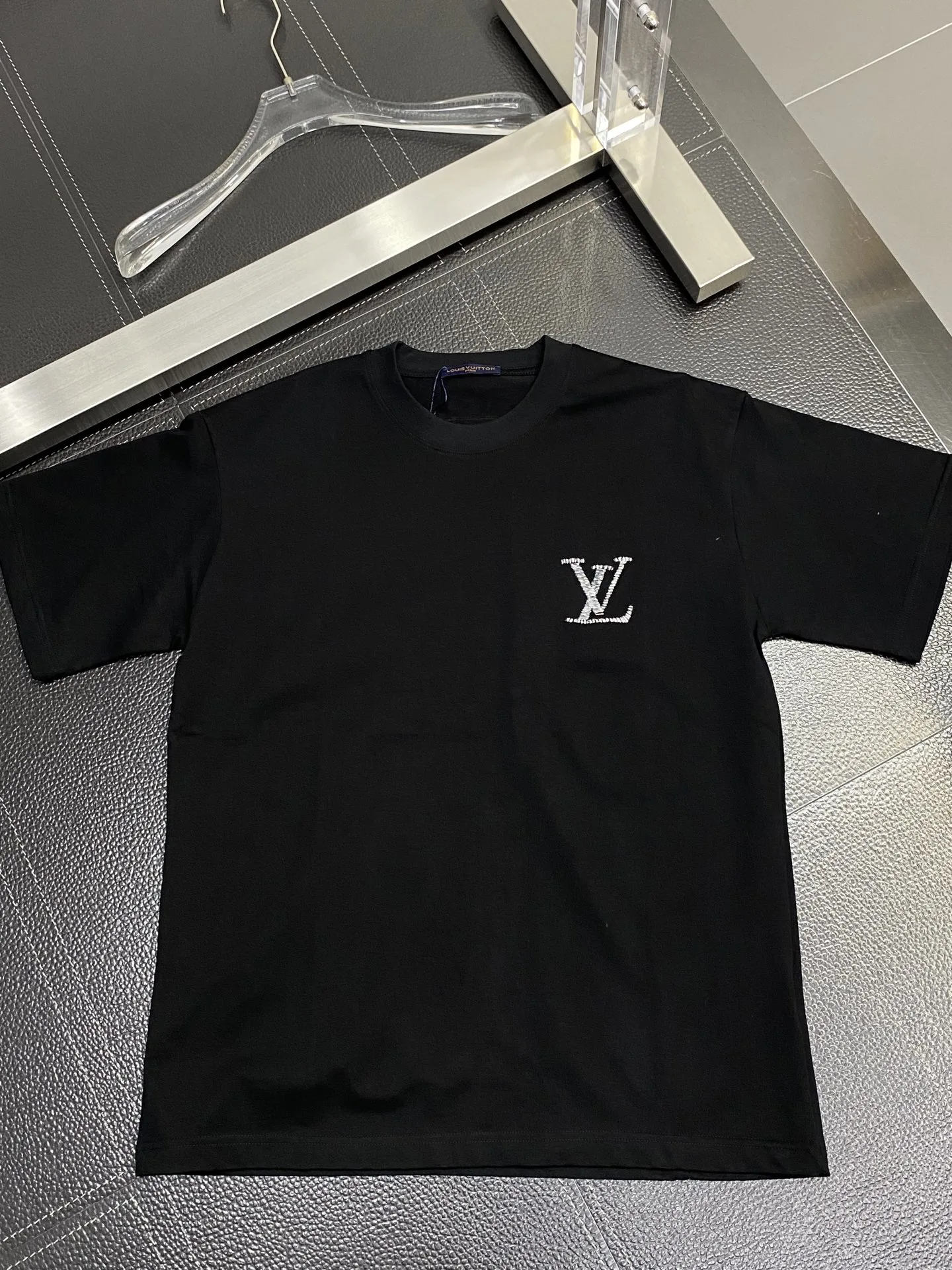 Sustainable Louis Vuitton Short Sleeves 655