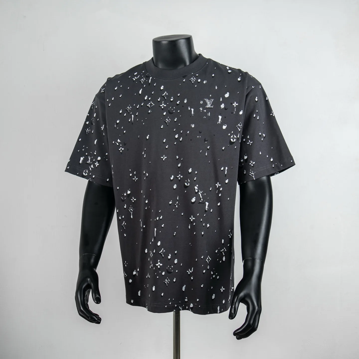 Minimalist Louis Vuitton Short Sleeves 762