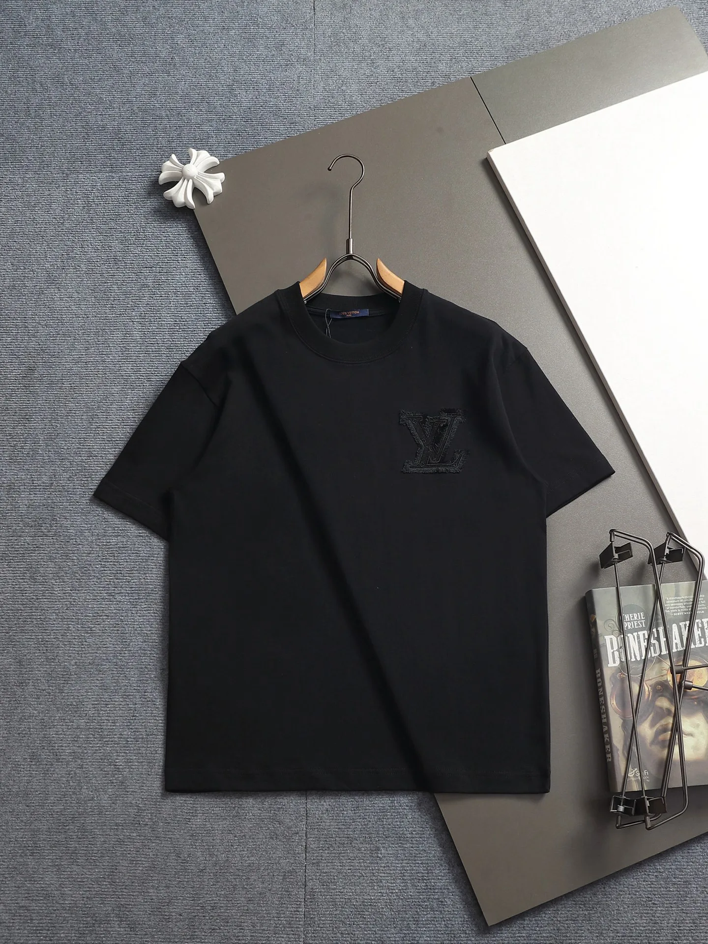 Louis Vuitton Short Sleeves Sleek 645