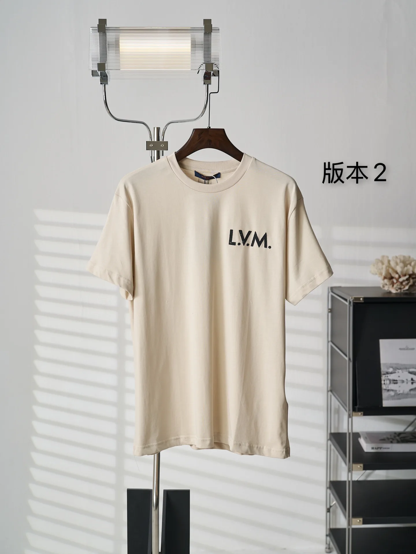 Neat Louis Vuitton Short Sleeves 657