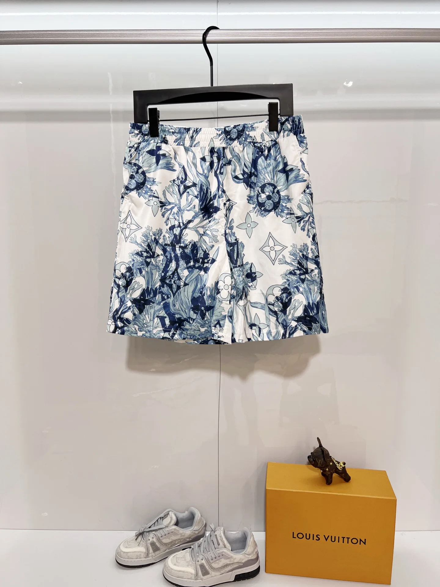 Louis Vuitton Shorts ModernLook 932