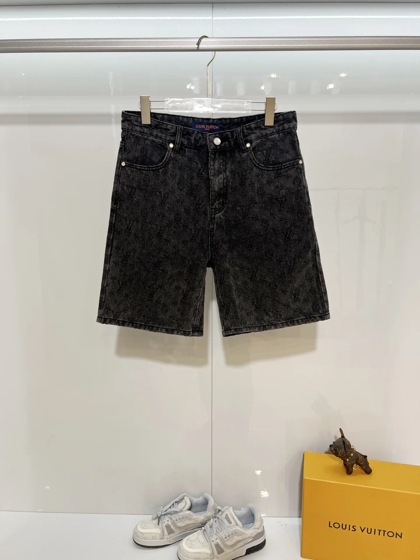 Louis Vuitton Shorts Chic 909