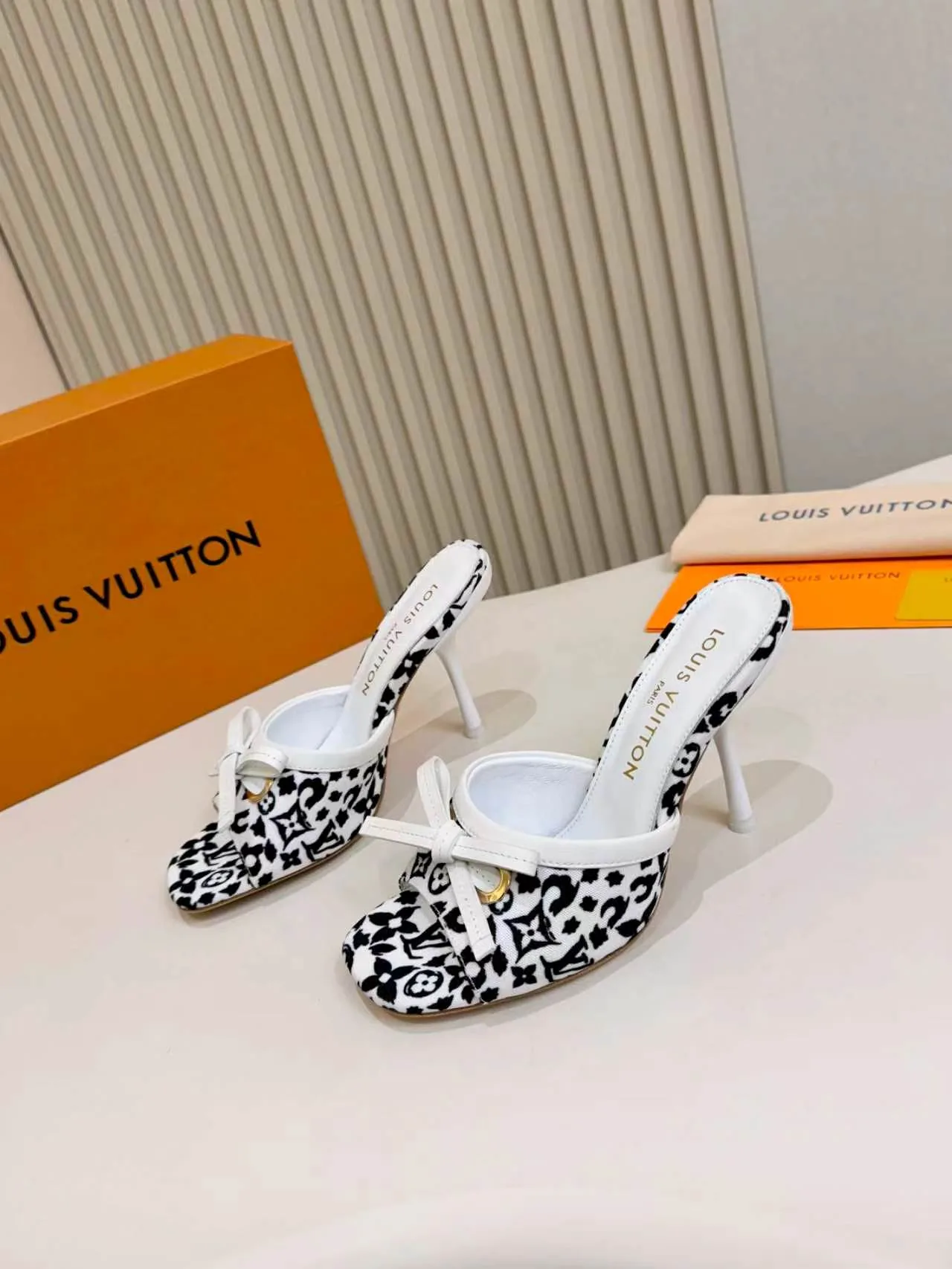 Louis Vuitton Skirt Unisex 941