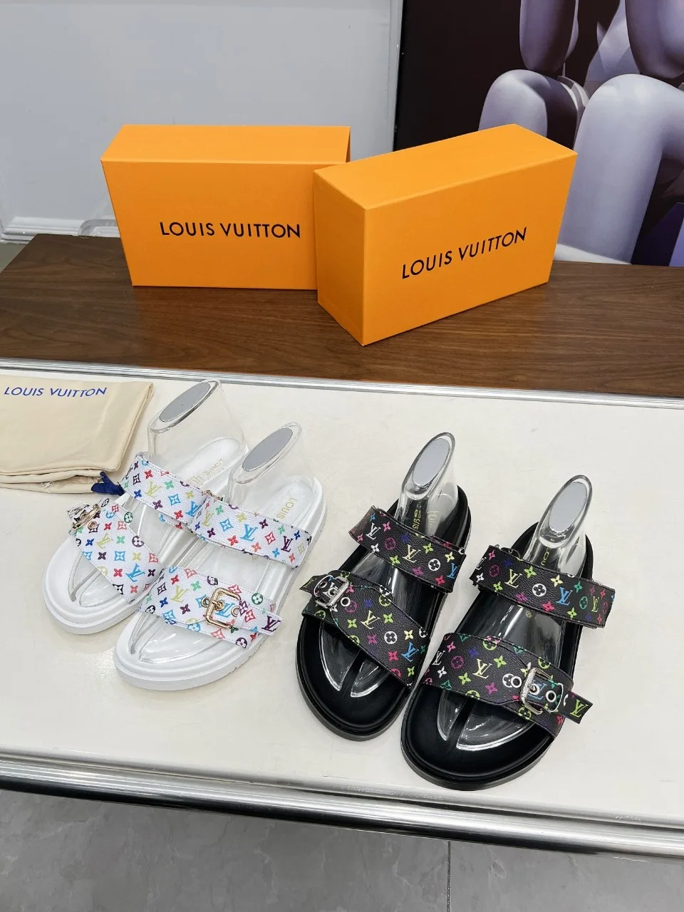 Stylish Louis Vuitton Slippers 947