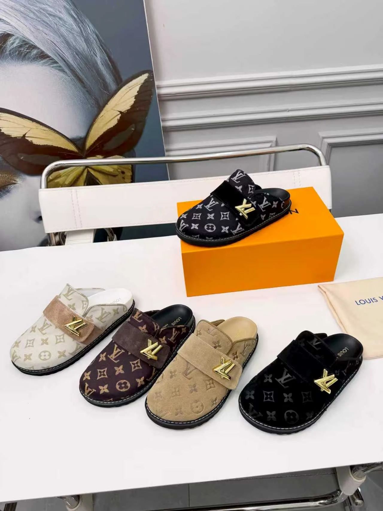 Neat Louis Vuitton Slippers 959
