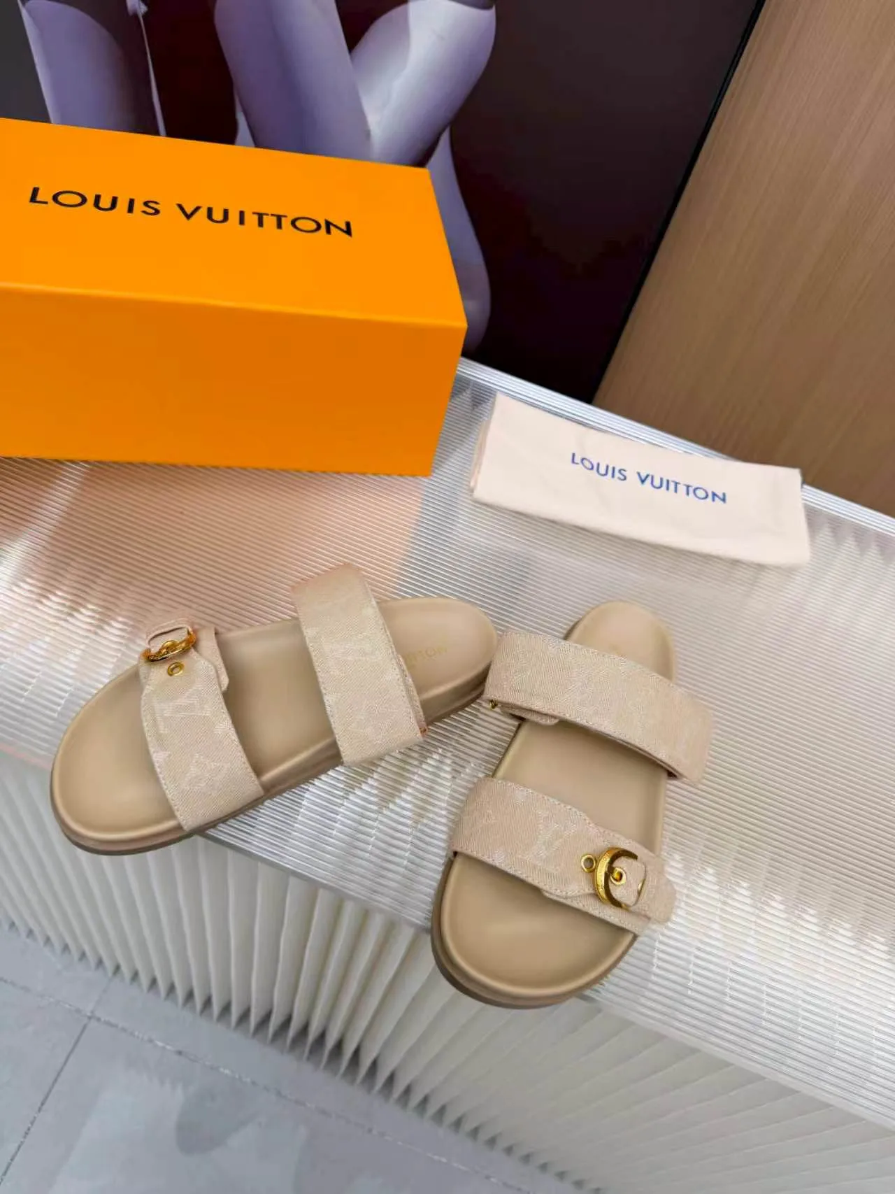 Louis Vuitton Slippers Chic 980