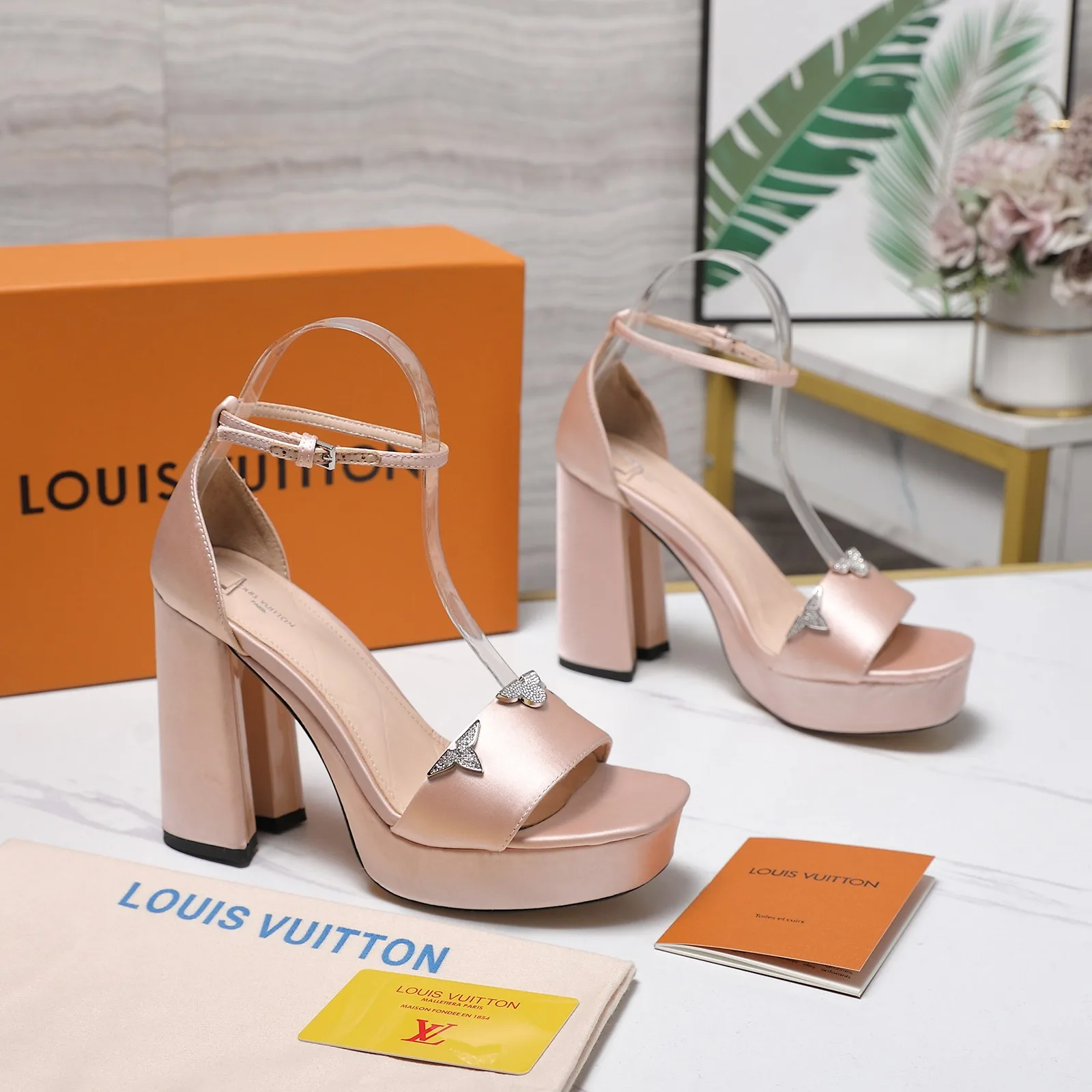 Durable Louis Vuitton Slippers 1062