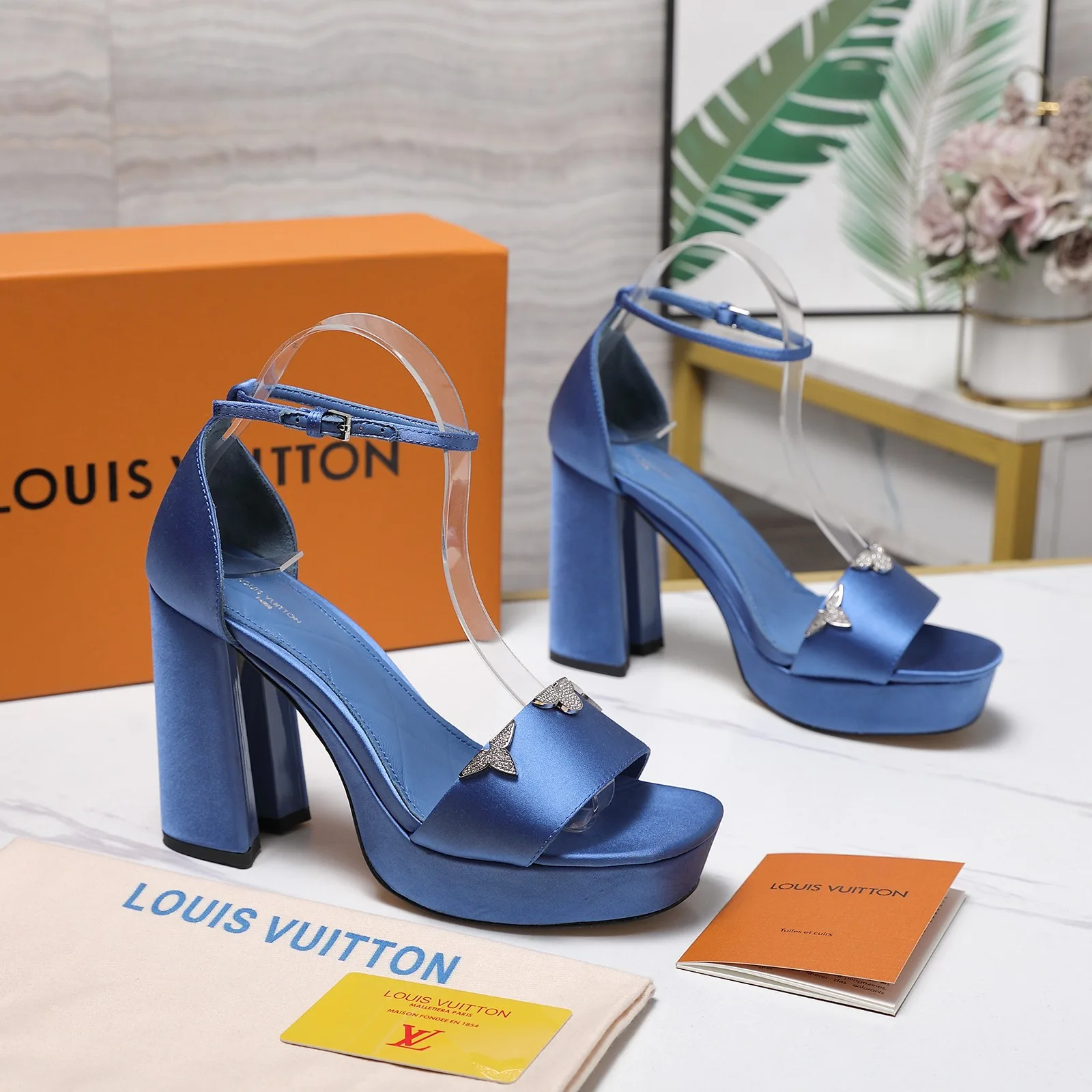 SmoothTexture Louis Vuitton Slippers 1046
