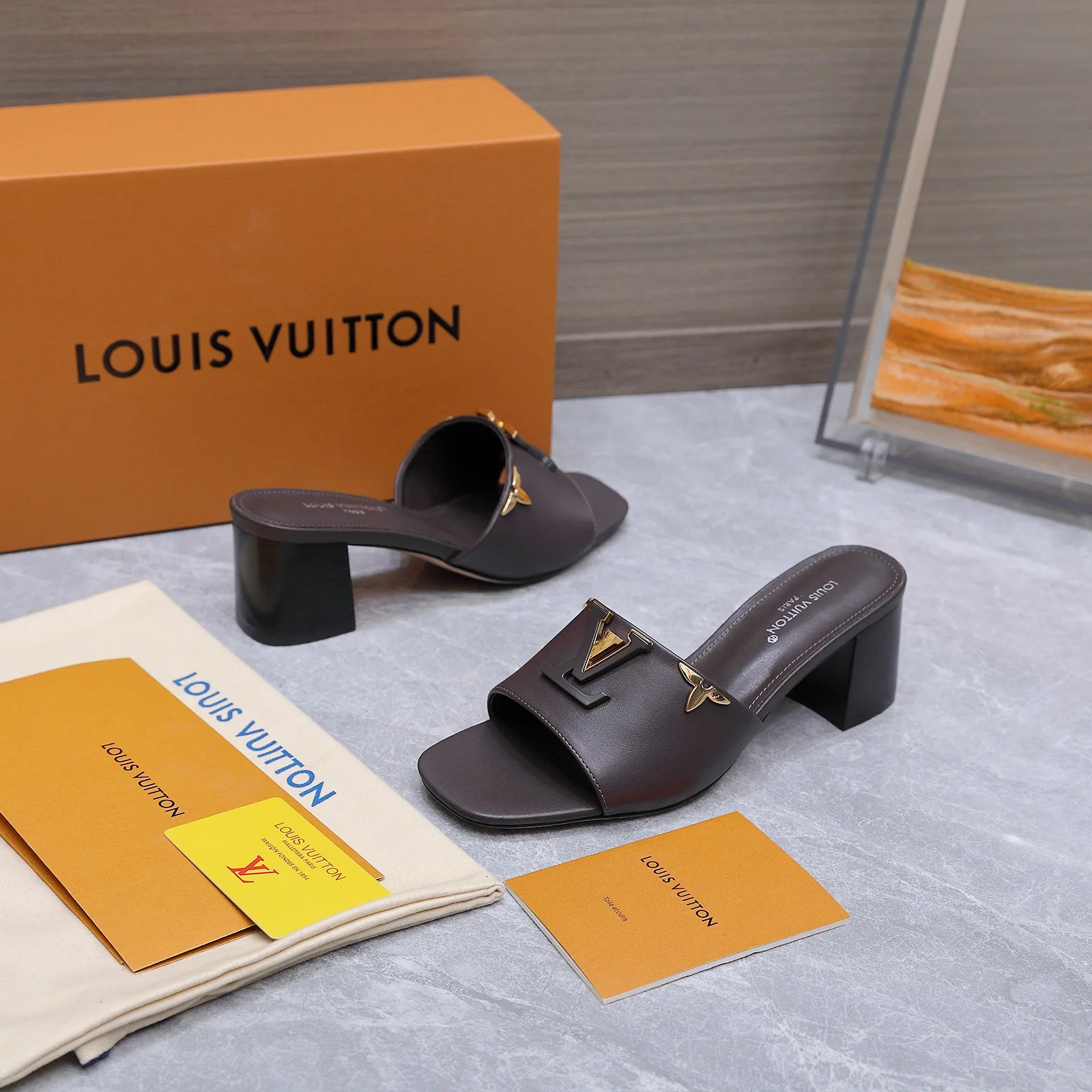 Louis Vuitton Slippers MoistureWicking 1057