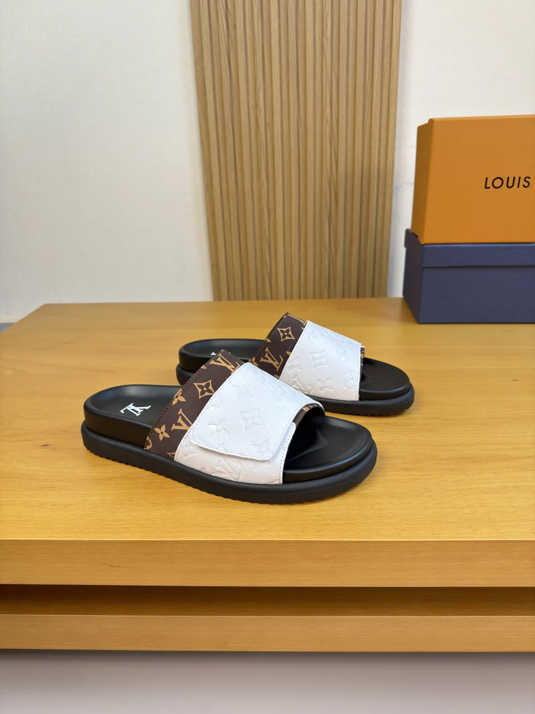 Efficient Louis Vuitton Slippers 1018