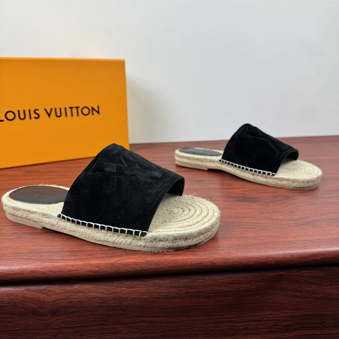 Bright Louis Vuitton Slippers 1030