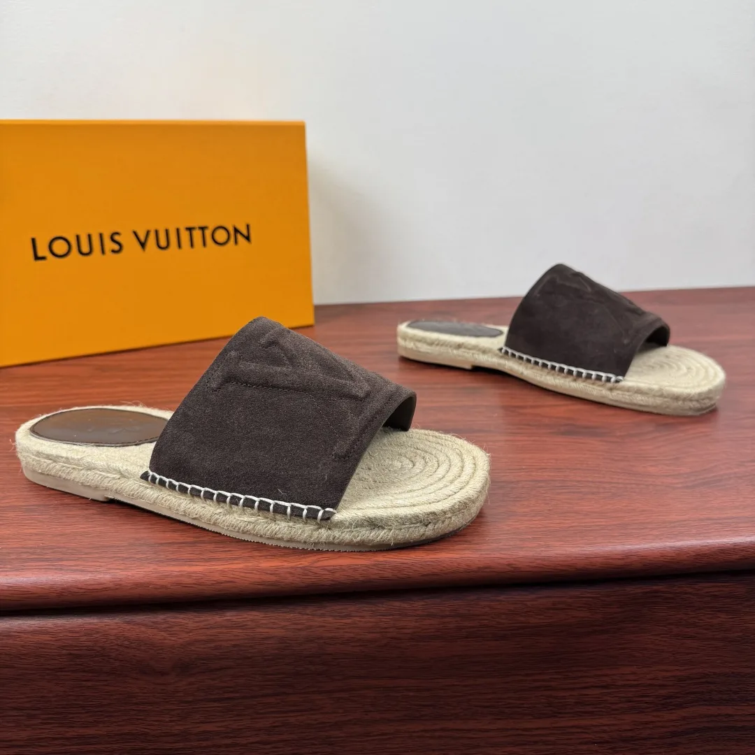 Effortless Louis Vuitton Slippers 1031
