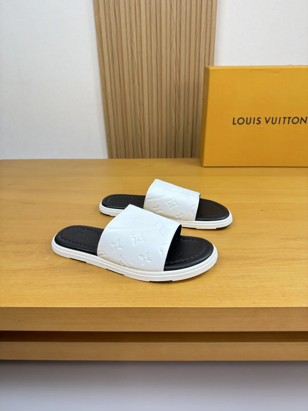 Trendy Louis Vuitton Slippers 1008