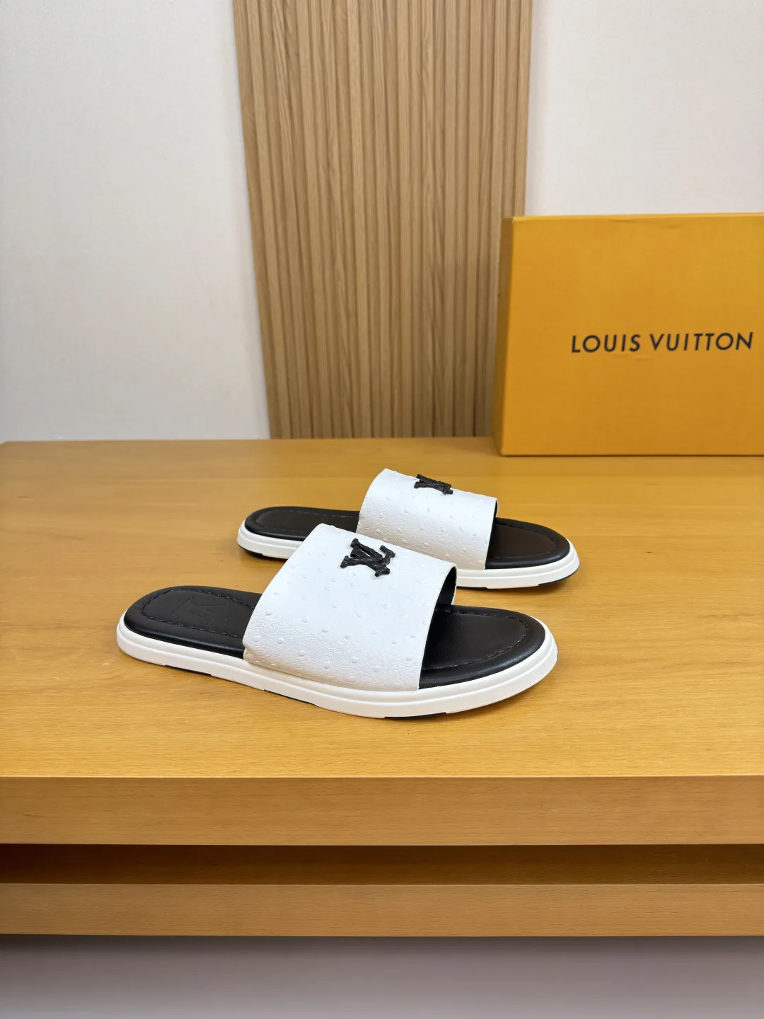 Louis Vuitton Slippers Cozy 1006