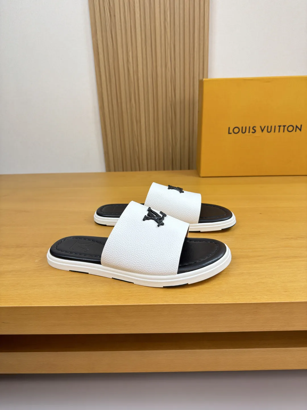 Louis Vuitton Slippers SmoothTexture 1004
