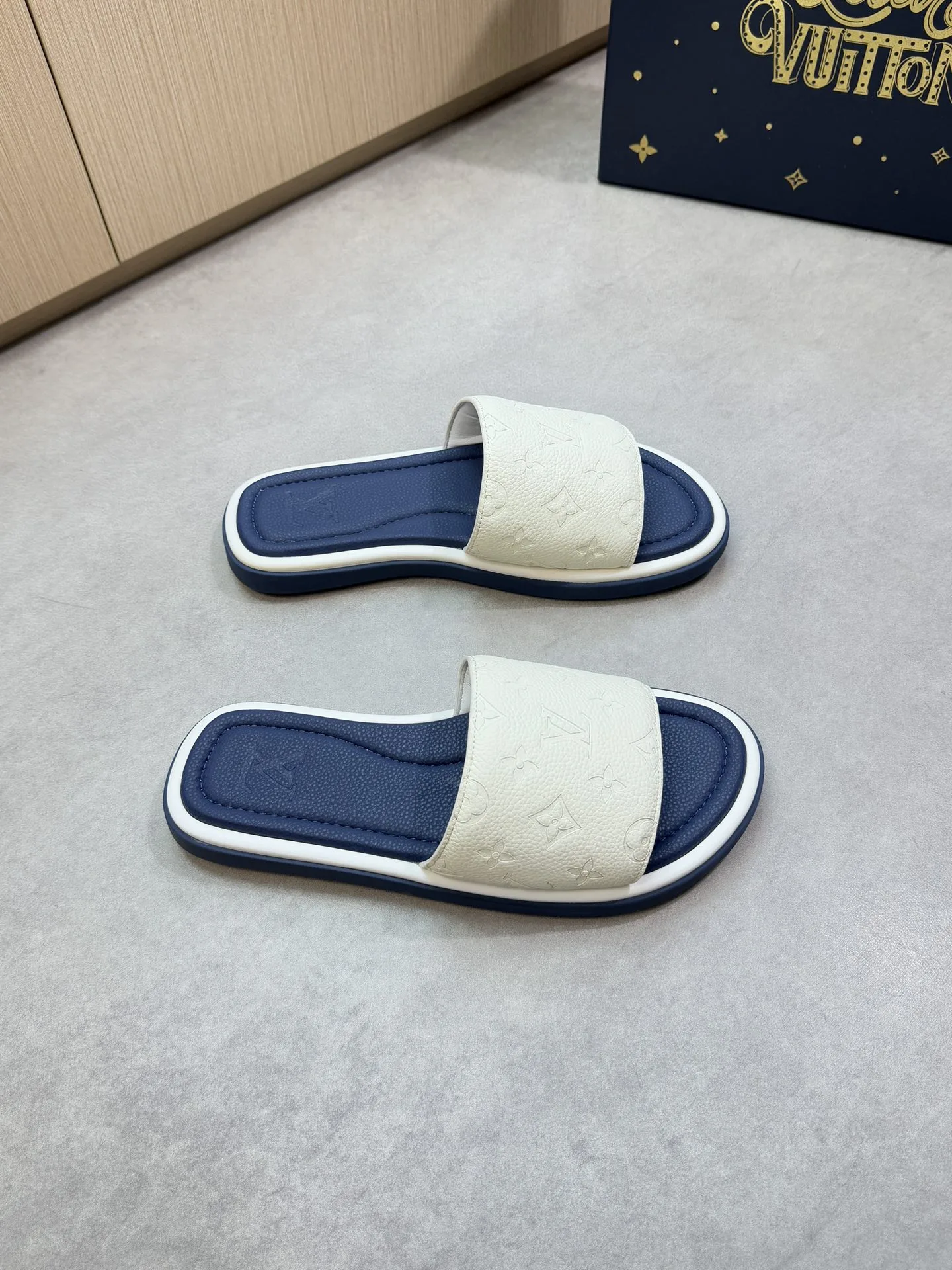 Louis Vuitton Slippers Attractive 993