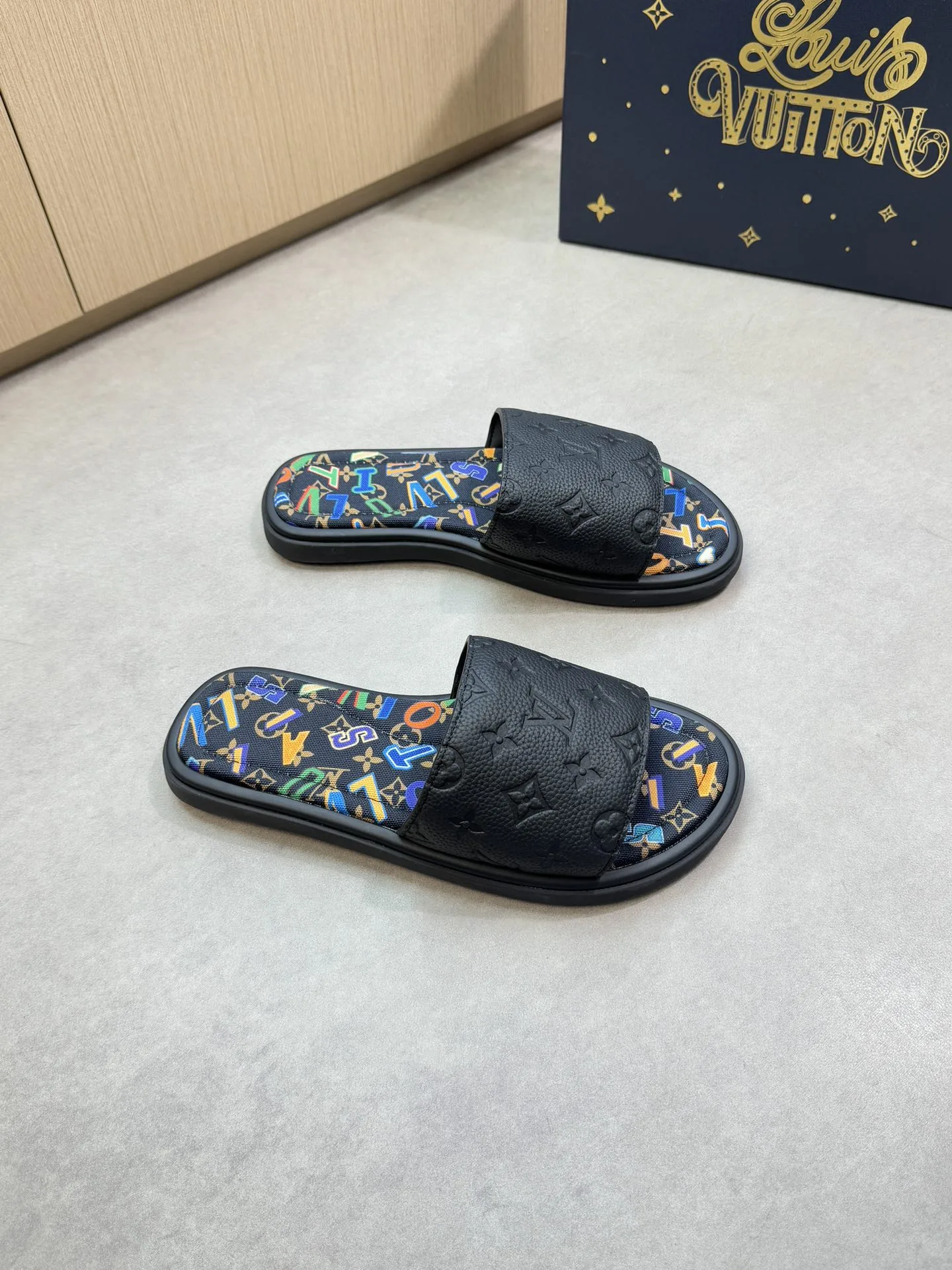 Louis Vuitton Slippers Durable 982