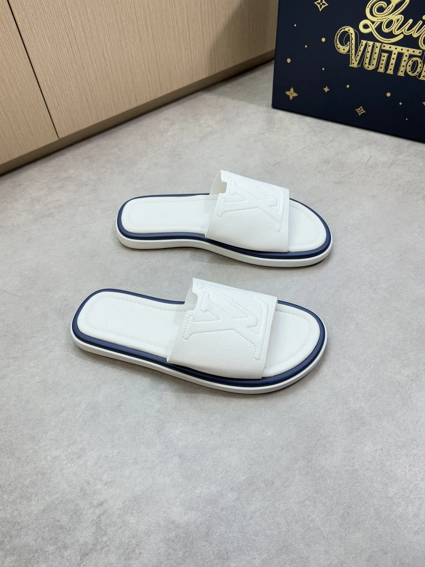Louis Vuitton Slippers Vibrant 991