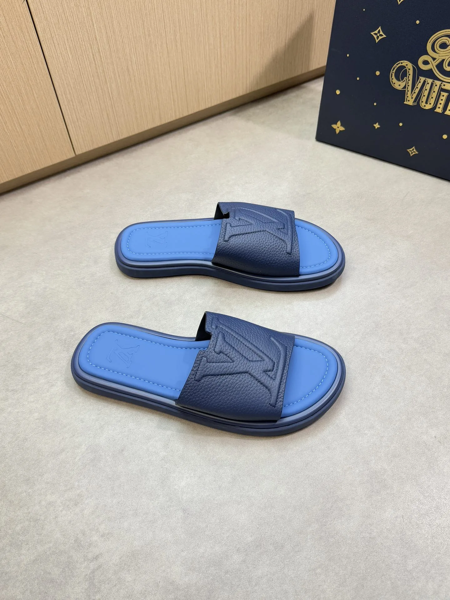 HighQuality Louis Vuitton Slippers 989
