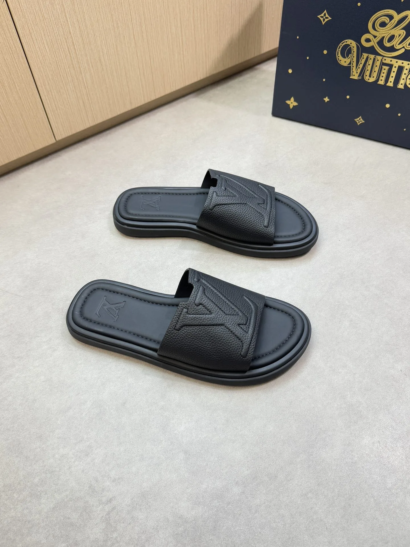 OdorResistant Louis Vuitton Slippers 990