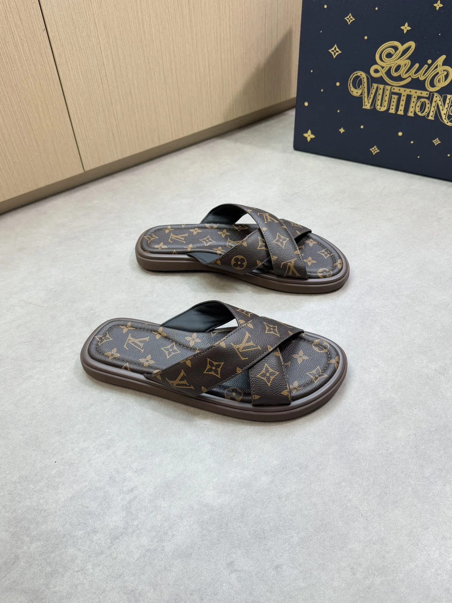 Louis Vuitton Slippers Seasonal 976