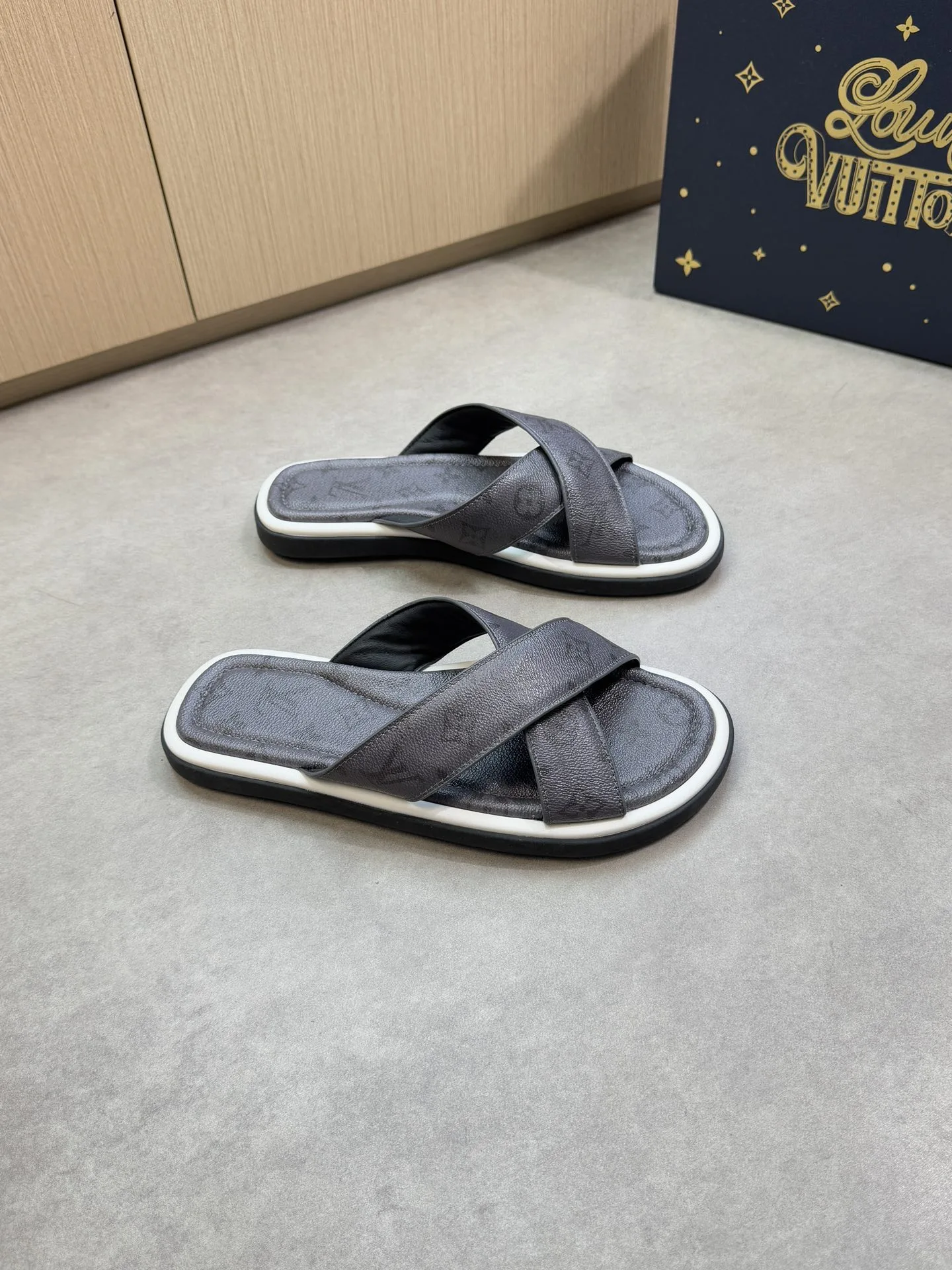 Louis Vuitton Slippers Premium 977
