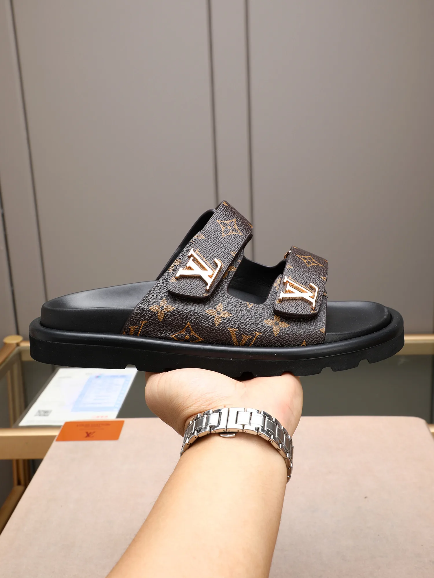 Louis Vuitton Slippers OnTrend 999