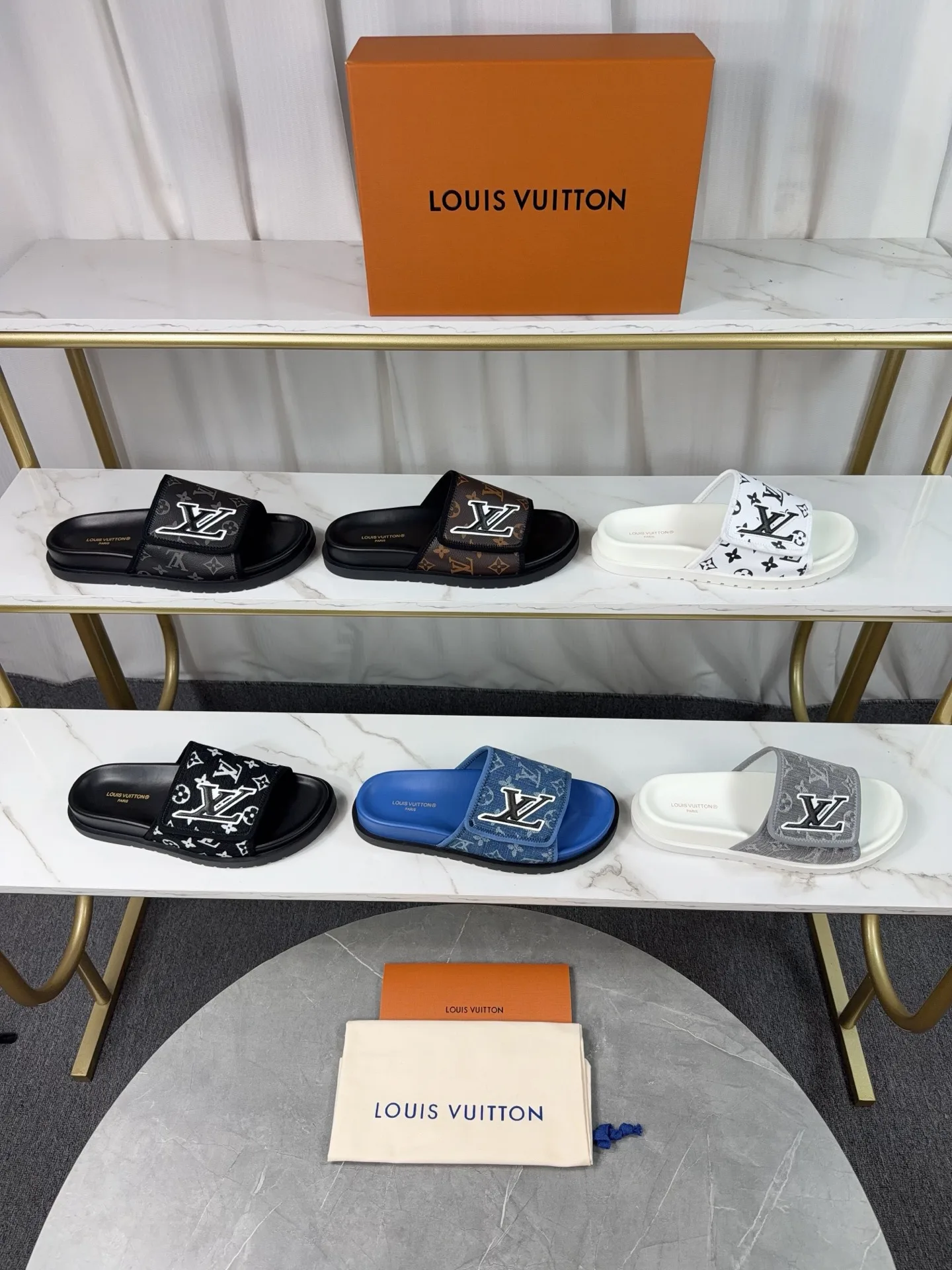Versatile Louis Vuitton Slippers 1012