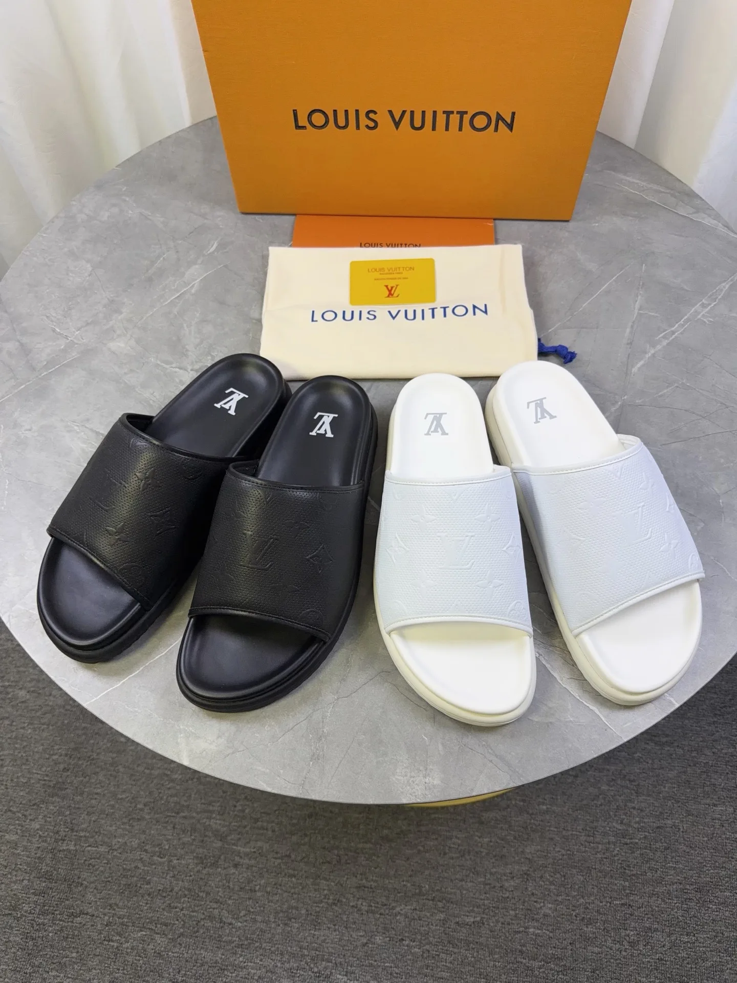 Louis Vuitton Slippers Lightweight 1010