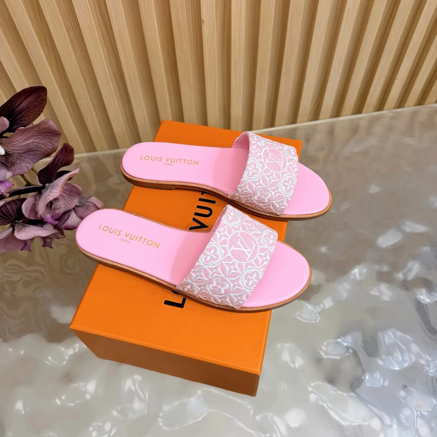 Louis Vuitton Slippers Elegant 1023