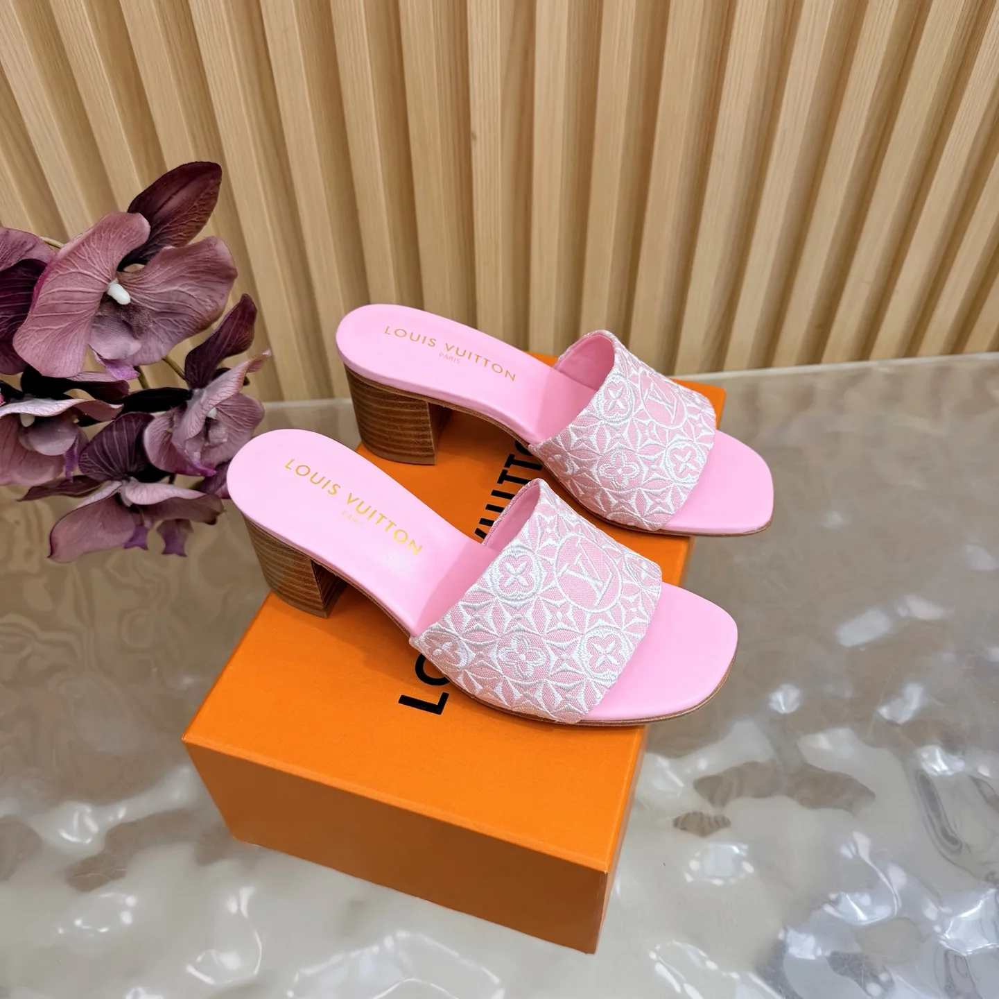 Louis Vuitton Slippers Breathable 1053