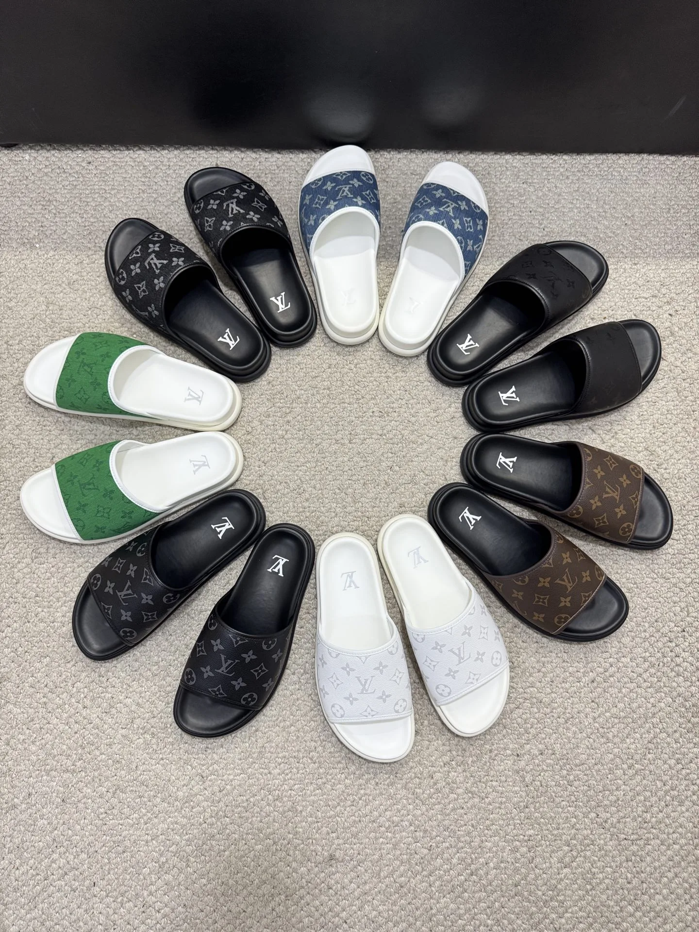 MultiPurpose Louis Vuitton Slippers 966