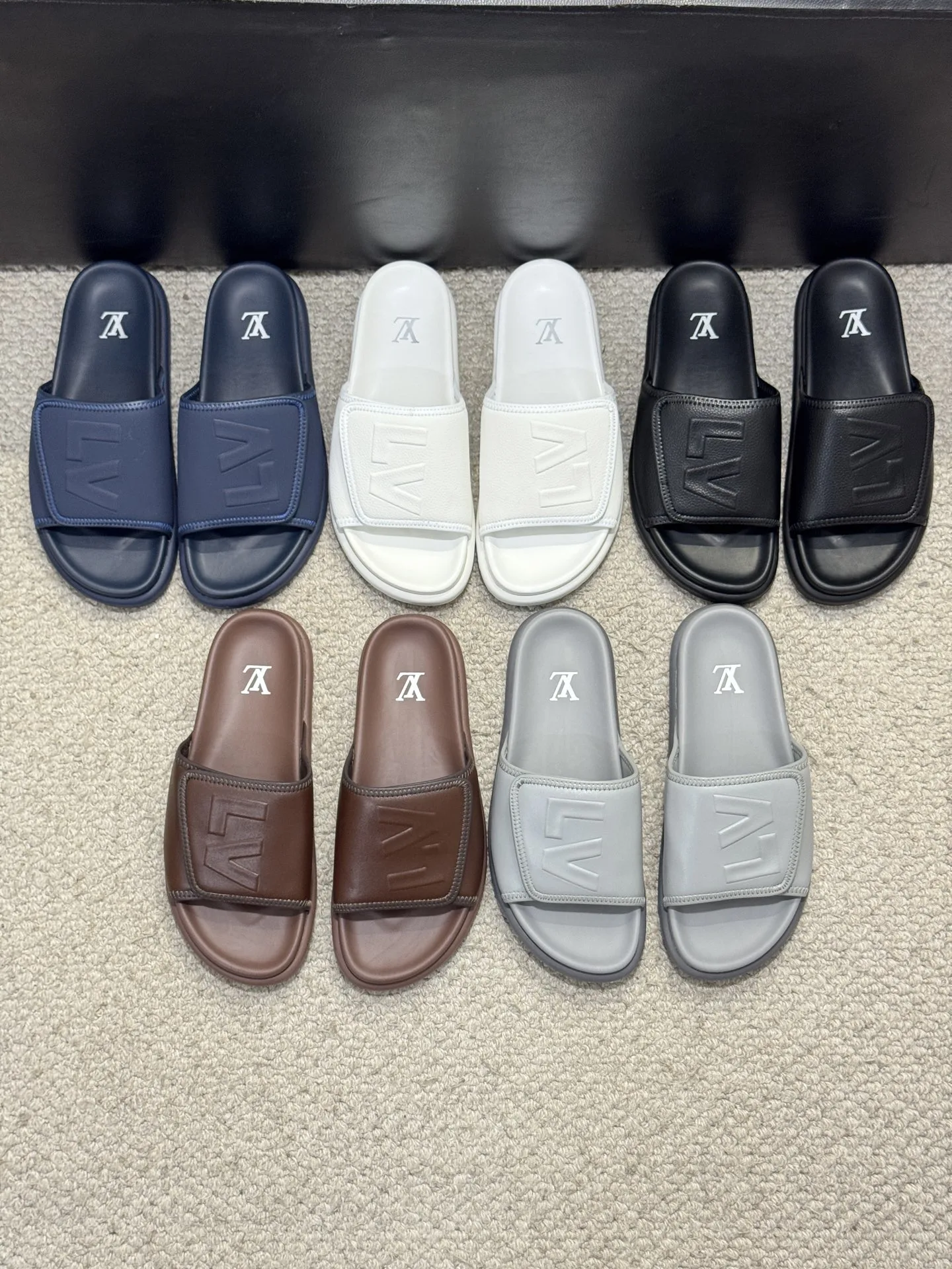 Cozy Louis Vuitton Slippers 965
