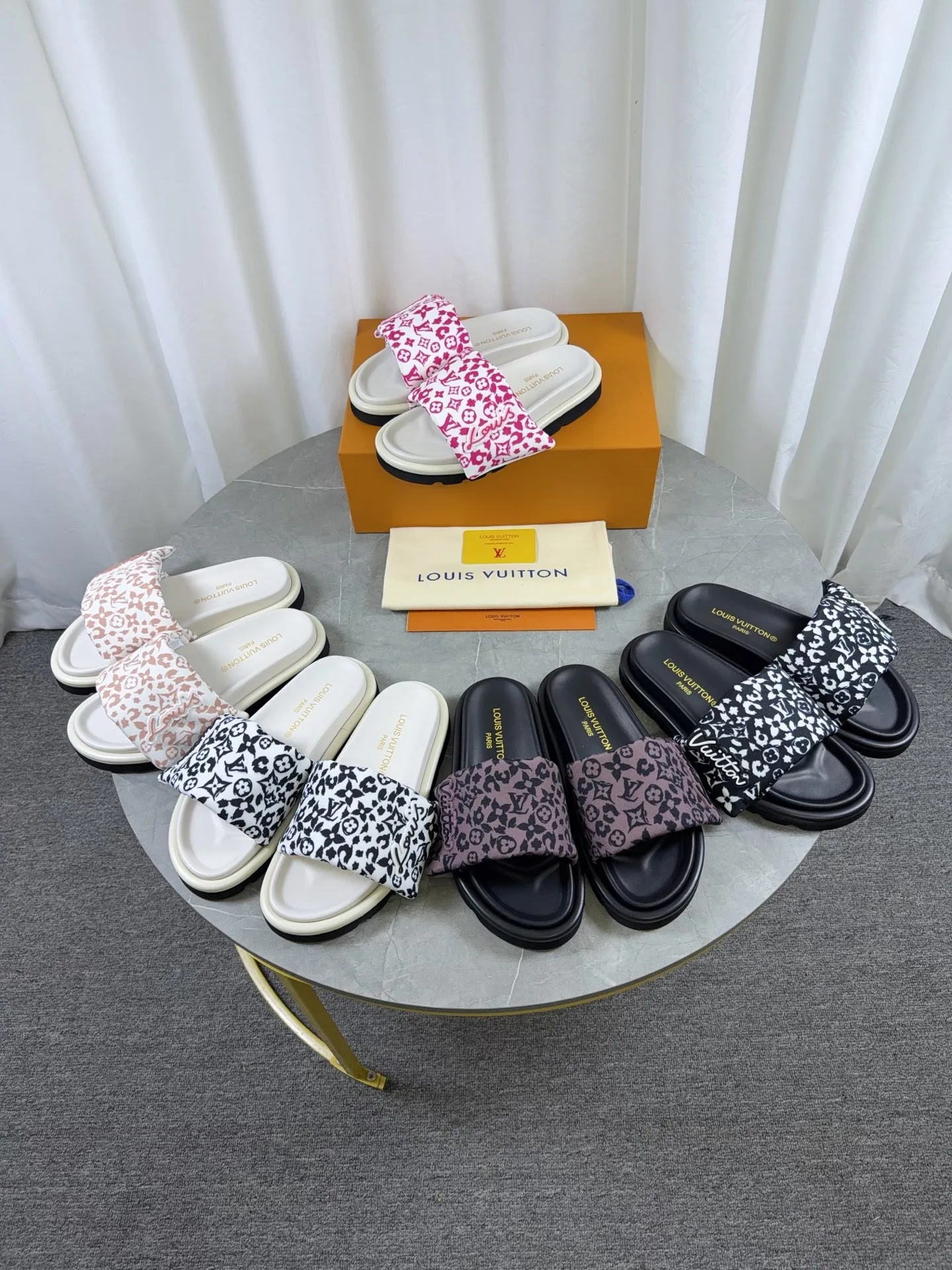 Louis Vuitton Slippers Attractive 972