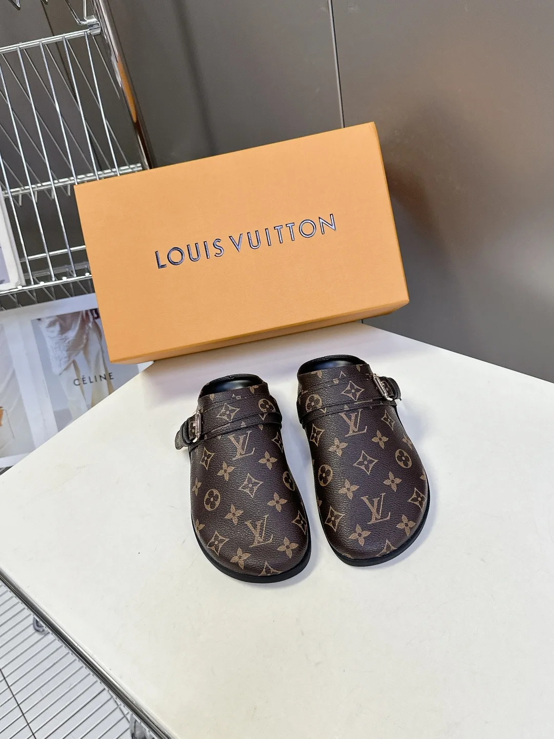 Unisex Louis Vuitton Sneakers 1083