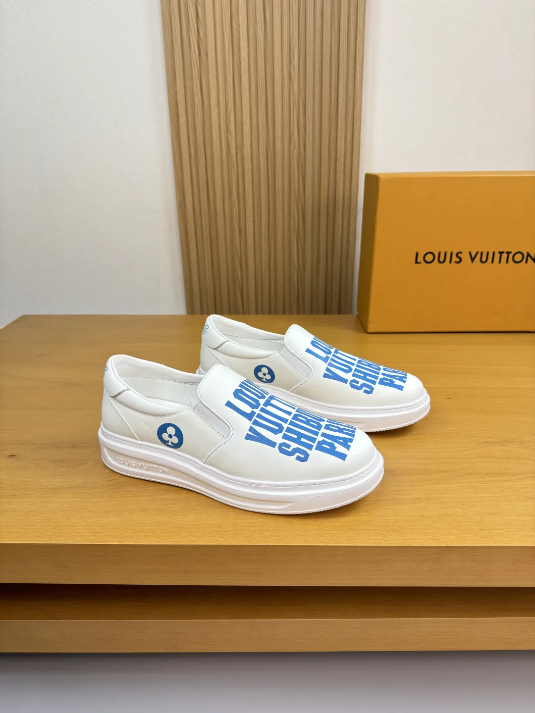 Louis Vuitton Sneakers Elegant 1111