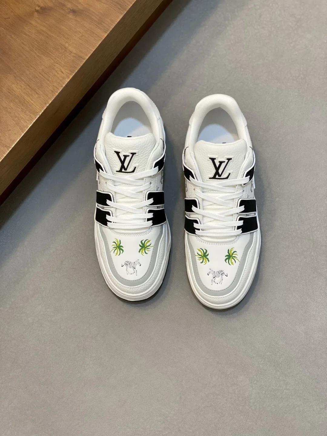 Practical Louis Vuitton Sneakers 1143