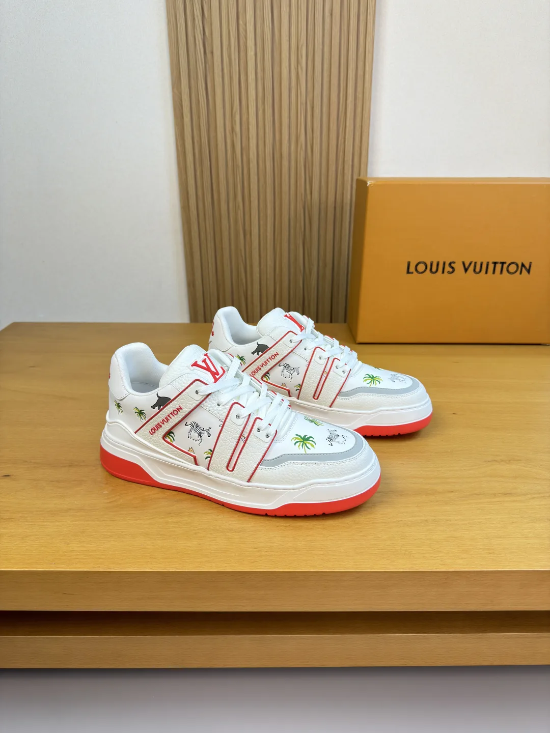Snug Louis Vuitton Sneakers 1140