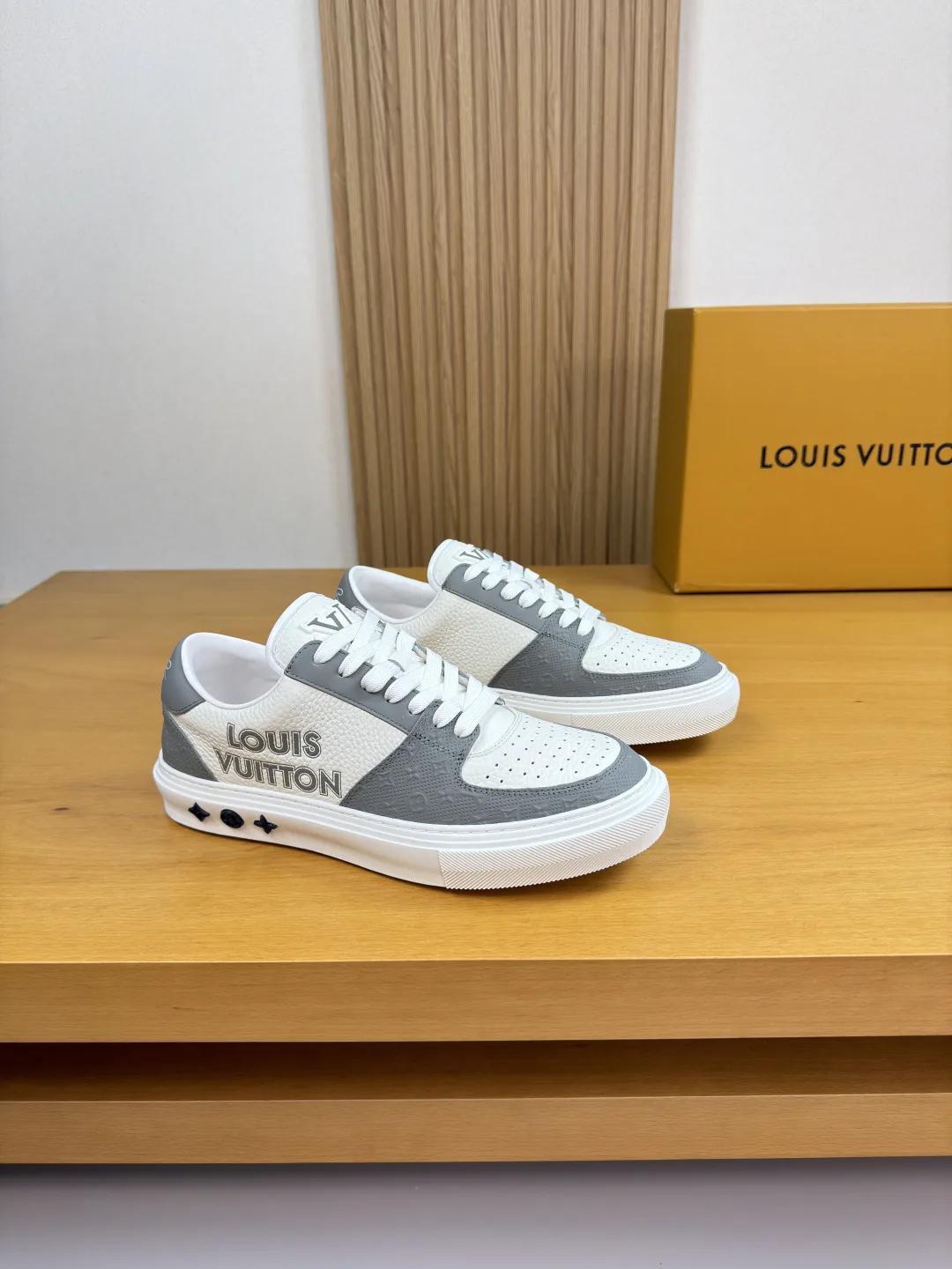 TopPick Louis Vuitton Sneakers 1119
