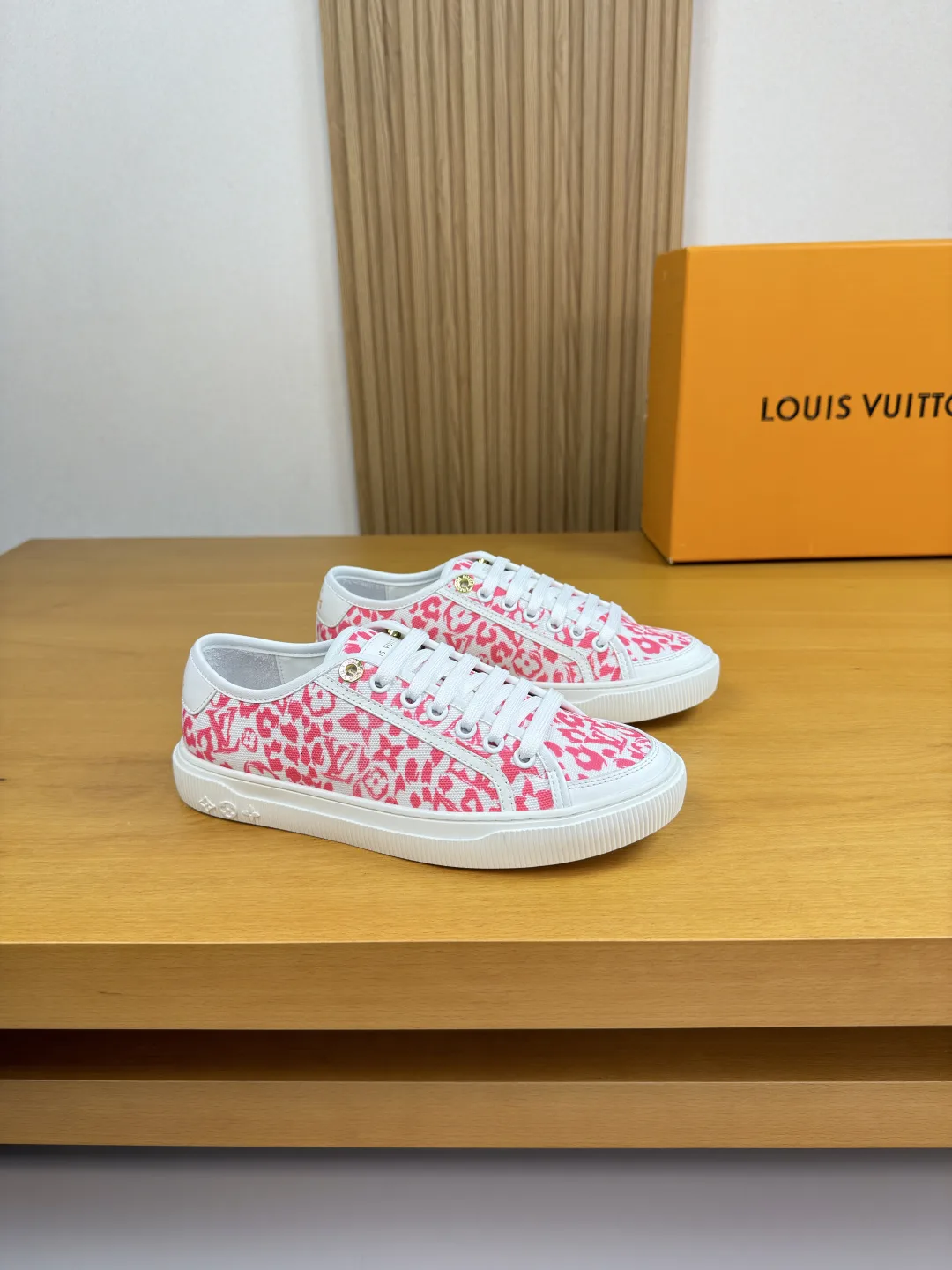 OdorResistant Louis Vuitton Sneakers 1081