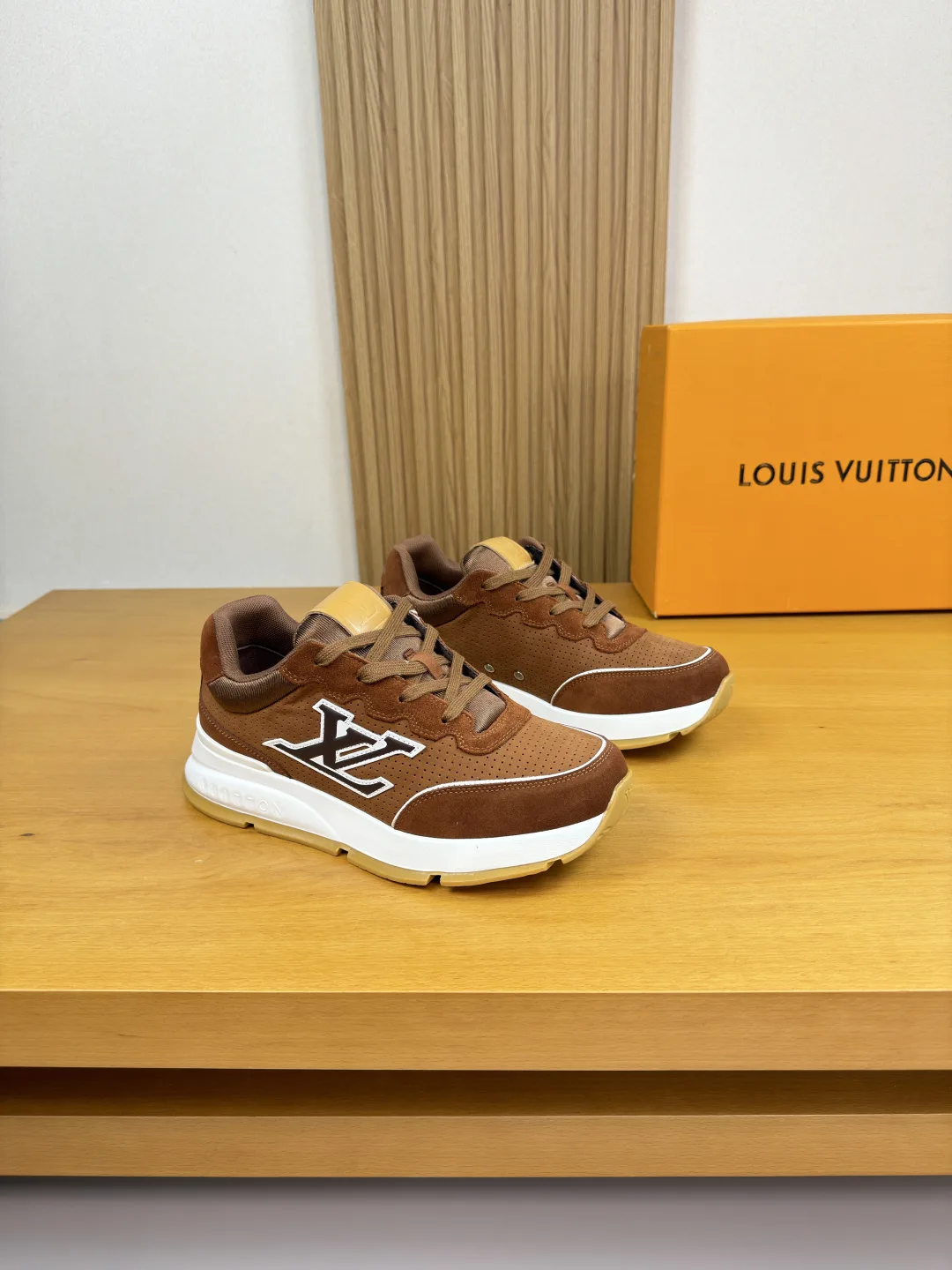 Louis Vuitton Sneakers Chic 1094