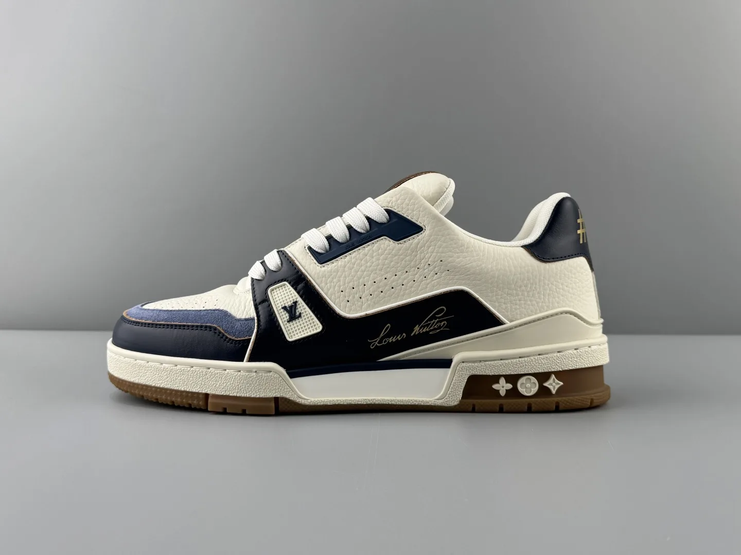 Comfortable Louis Vuitton Sneakers 1147