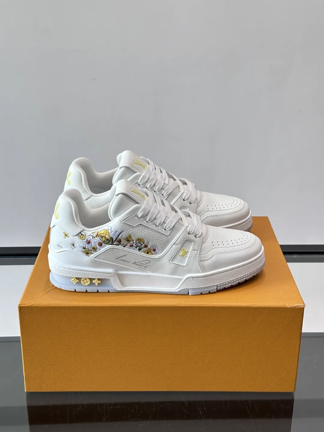 Louis Vuitton Sneakers FashionForward 1120