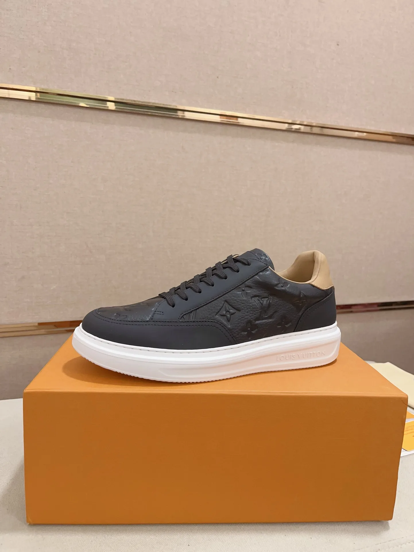 Louis Vuitton Sneakers EyeCatching 1090