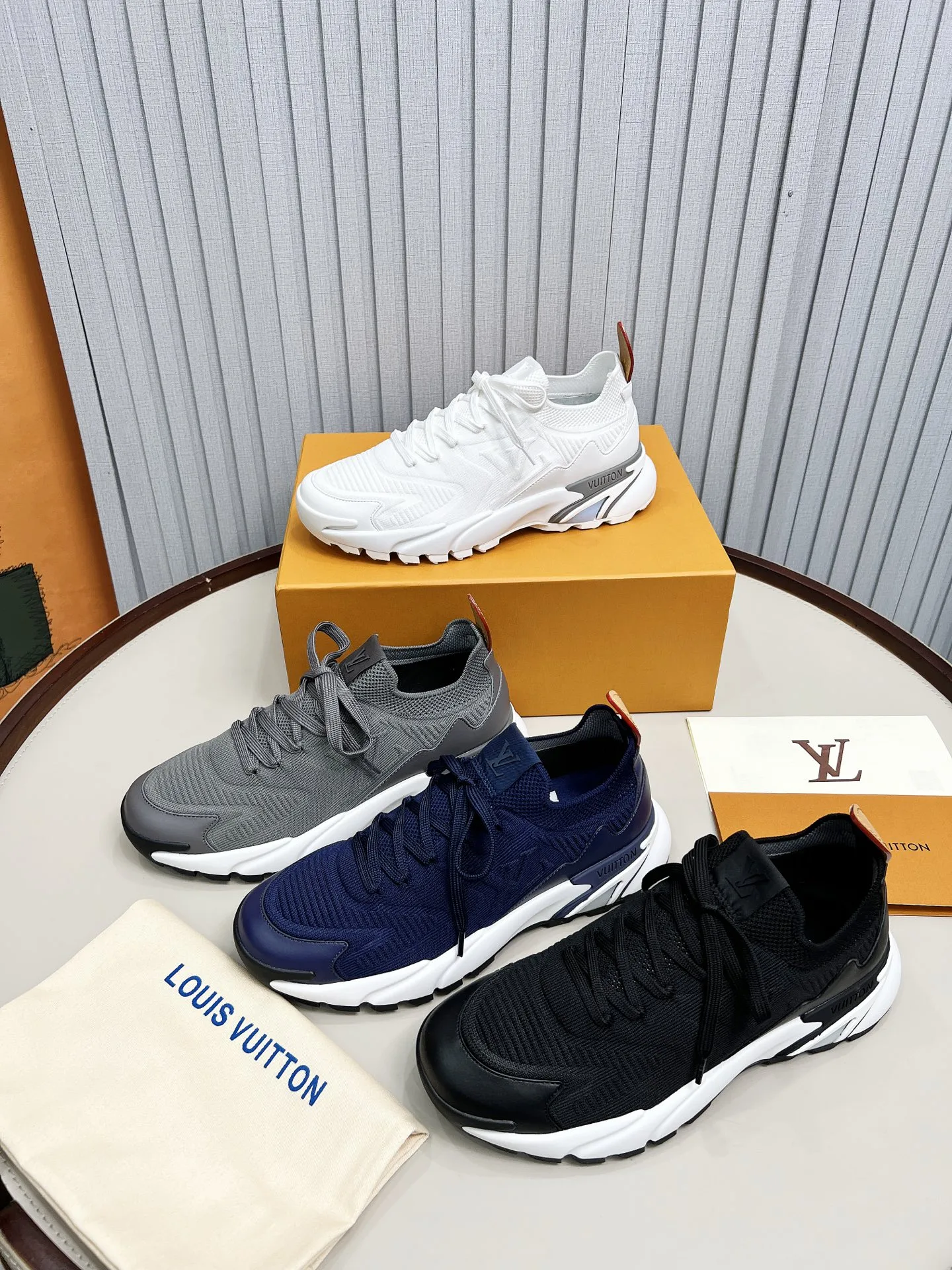 Louis Vuitton Sneakers Sustainable 1084